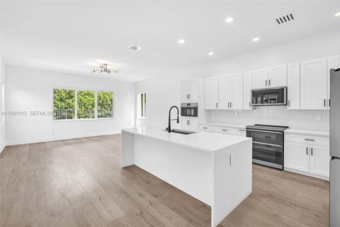 Casa en alquiler en Weston, Florida, 4 dormitorios, 229.84 m2 № 2058109 - foto 12