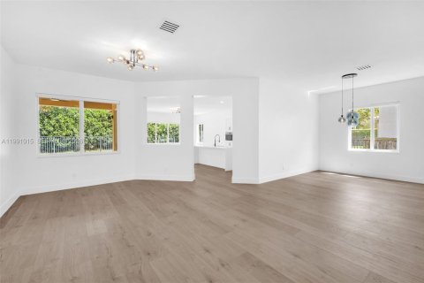 Casa en alquiler en Weston, Florida, 4 dormitorios, 229.84 m2 № 2058109 - foto 5