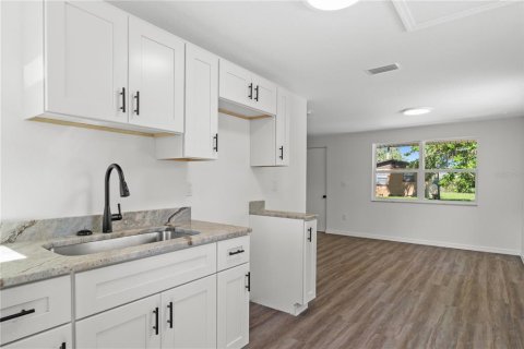 Immobilier commercial à vendre à Crystal River, Floride: 61.97 m2 № 2427180 - photo 9