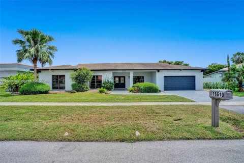 Casa en Weston, Florida 4 dormitorios, 312.89 m2 № 2085903