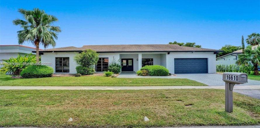 Casa en Weston, Florida 4 dormitorios, 312.89 m2 № 2085903