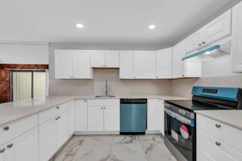 Adosado en venta en Winter Haven, Florida, 3 dormitorios, 186.18 m2 № 2232856 - foto 9