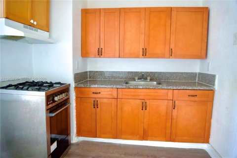 Apartment in Miami, Florida 1 bedroom № 1999420 - photo 9