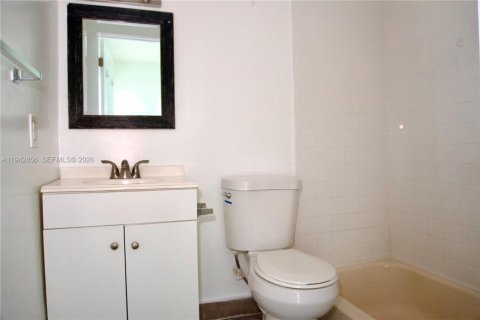Apartment in Miami, Florida 1 bedroom № 1999420 - photo 10