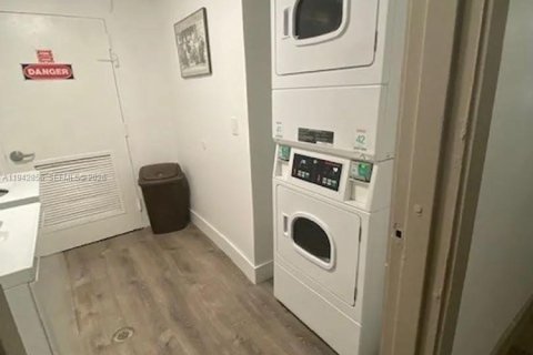 Apartment in Miami, Florida 1 bedroom № 1999420 - photo 12