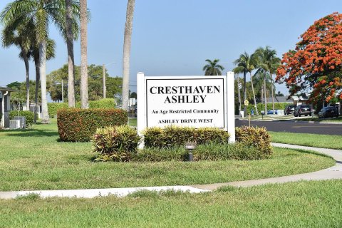 Снять в аренду виллу или дом в Уэст-Палм-Бич, Флорида 1 спальня, 56.76м2, № 1210513 - фото 1