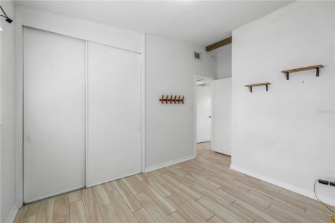 House in Tampa, Florida 3 bedrooms, 98.66 sq.m. № 2223318 - photo 23