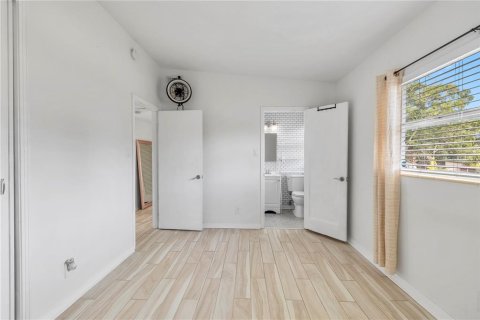 House in Tampa, Florida 3 bedrooms, 98.66 sq.m. № 2223318 - photo 25