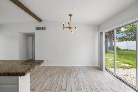 House in Tampa, Florida 3 bedrooms, 98.66 sq.m. № 2223318 - photo 11
