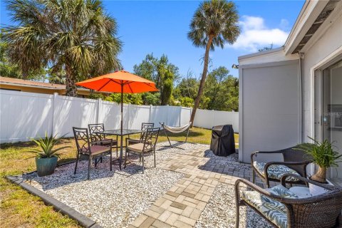 House in Tampa, Florida 3 bedrooms, 98.66 sq.m. № 2223318 - photo 29