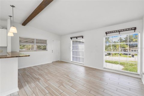 House in Tampa, Florida 3 bedrooms, 98.66 sq.m. № 2223318 - photo 7