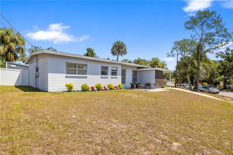 House in Tampa, Florida 3 bedrooms, 98.66 sq.m. № 2223318 - photo 30