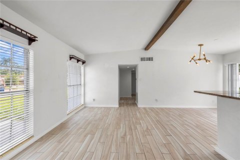 House in Tampa, Florida 3 bedrooms, 98.66 sq.m. № 2223318 - photo 3