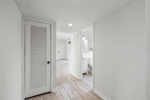 House in Tampa, Florida 3 bedrooms, 98.66 sq.m. № 2223318 - photo 16