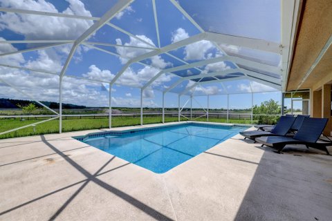 Villa ou maison à vendre à St. Lucie, Floride: 4 chambres, 246.01 m2 № 2081800 - photo 2
