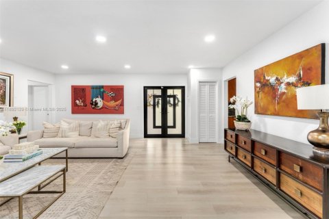 Villa ou maison à vendre à Miami, Floride: 4 chambres, 214.42 m2 № 1944187 - photo 4