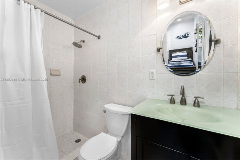 Villa ou maison à vendre à Miami, Floride: 4 chambres, 214.42 m2 № 1944187 - photo 22
