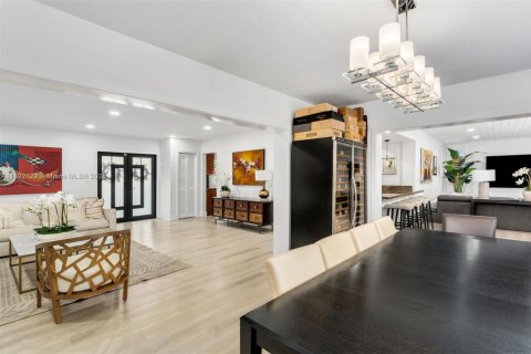 Villa ou maison à vendre à Miami, Floride: 4 chambres, 214.42 m2 № 1944187 - photo 7