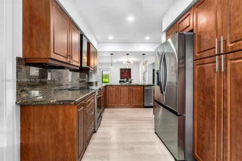 Villa ou maison à vendre à Miami, Floride: 4 chambres, 214.42 m2 № 1944187 - photo 10