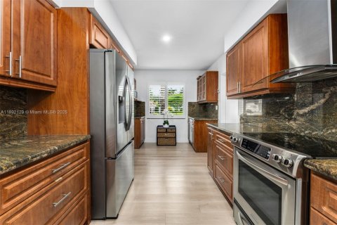 Villa ou maison à vendre à Miami, Floride: 4 chambres, 214.42 m2 № 1944187 - photo 9