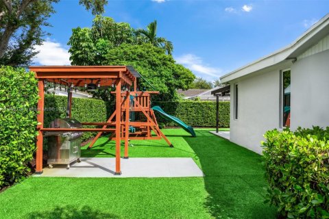 Villa ou maison à vendre à Miami, Floride: 4 chambres, 214.42 m2 № 1944187 - photo 30