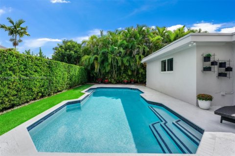 Villa ou maison à vendre à Miami, Floride: 4 chambres, 214.42 m2 № 1944187 - photo 27