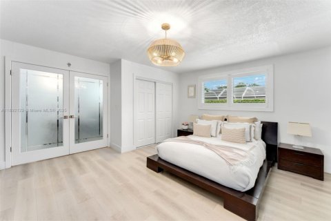 Villa ou maison à vendre à Miami, Floride: 4 chambres, 214.42 m2 № 1944187 - photo 17