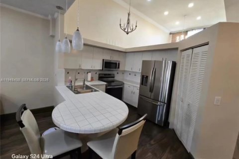 Touwnhouse à louer à Pembroke Pines, Floride: 3 chambres, 153.1 m2 № 2004398 - photo 6