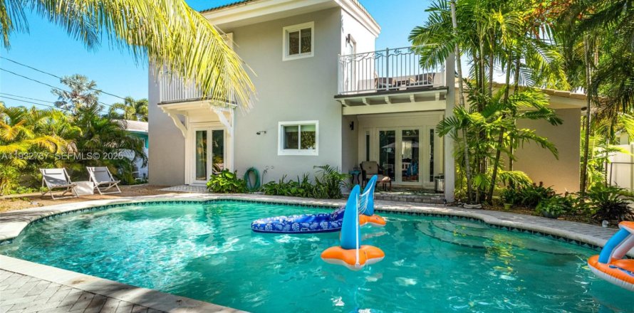 House in Dania Beach, Florida 3 bedrooms, 231.88 sq.m. № 1991143