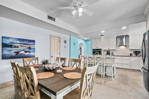 House in Dania Beach, Florida 3 bedrooms, 231.88 sq.m. № 1991143 - photo 23