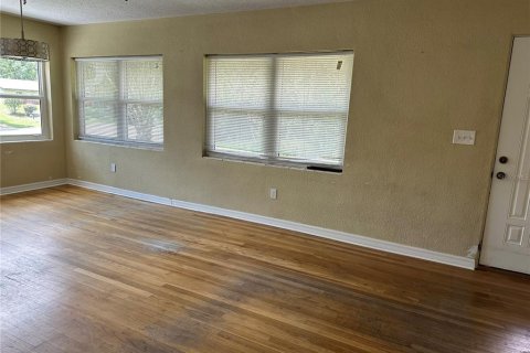 House in DeLand, Florida 4 bedrooms, 183.57 sq.m. № 1885486 - photo 9