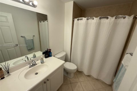 Condo in Miami, Florida, 2 bedrooms № 1897445 - photo 13