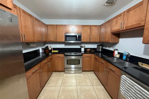 Condo in Miami, Florida, 2 bedrooms № 1897445 - photo 10