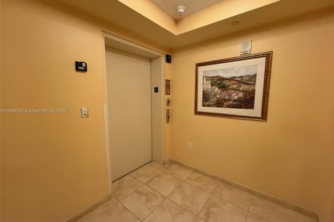 Condo in Miami, Florida, 2 bedrooms № 1897445 - photo 26
