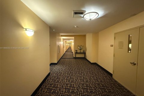 Condo in Miami, Florida, 2 bedrooms № 1897445 - photo 27