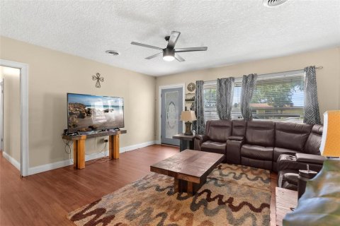 Casa en venta en Tavares, Florida, 4 dormitorios, 203.46 m2 № 2123171 - foto 8
