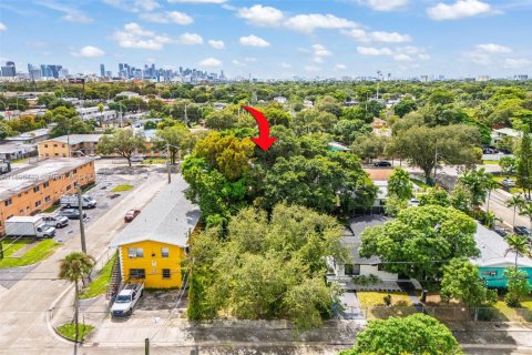 Terreno en venta en Miami, Florida № 1948680 - foto 3