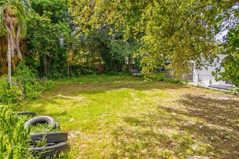 Terreno en venta en Miami, Florida № 1948680 - foto 5