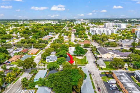 Terreno en venta en Miami, Florida № 1948680 - foto 2