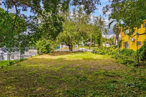 Terreno en venta en Miami, Florida № 1948680 - foto 6