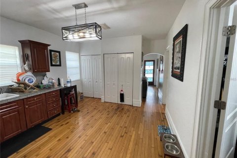 House in Tampa, Florida 3 bedrooms, 93.65 sq.m. № 2378029 - photo 5
