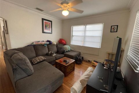House in Tampa, Florida 3 bedrooms, 93.65 sq.m. № 2378029 - photo 3