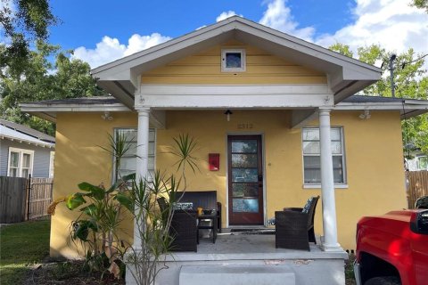 House in Tampa, Florida 3 bedrooms, 93.65 sq.m. № 2378029