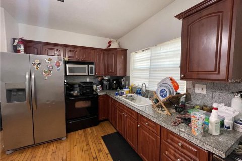 House in Tampa, Florida 3 bedrooms, 93.65 sq.m. № 2378029 - photo 4