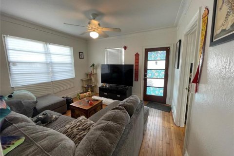 House in Tampa, Florida 3 bedrooms, 93.65 sq.m. № 2378029 - photo 2