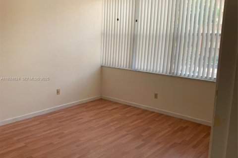 Condominio en venta en Lauderhill, Florida, 3 dormitorios, 137.77 m2 № 1983076 - foto 9