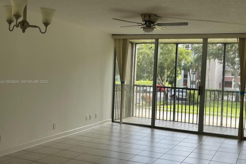 Condominio en venta en Lauderhill, Florida, 3 dormitorios, 137.77 m2 № 1983076 - foto 2