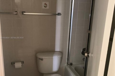 Condominio en venta en Lauderhill, Florida, 3 dormitorios, 137.77 m2 № 1983076 - foto 17