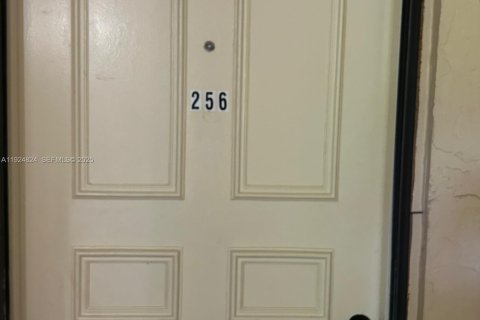 Condominio en venta en Lauderhill, Florida, 3 dormitorios, 137.77 m2 № 1983076 - foto 27