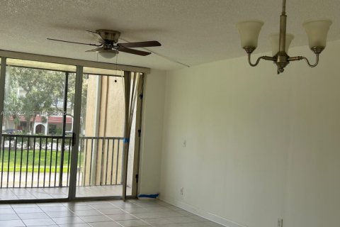 Condominio en venta en Lauderhill, Florida, 3 dormitorios, 137.77 m2 № 1983076 - foto 4